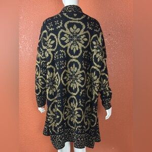 Distinctly Different Vintage Elegant Black and Gold Women's Sweater Size 47